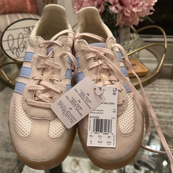 🆕 Adidas Barreda Decode Women's Beige and Light Blue Sneakers. BRAND NEW w/o box - Picture 1 of 11